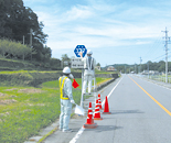路側標識清掃の様子